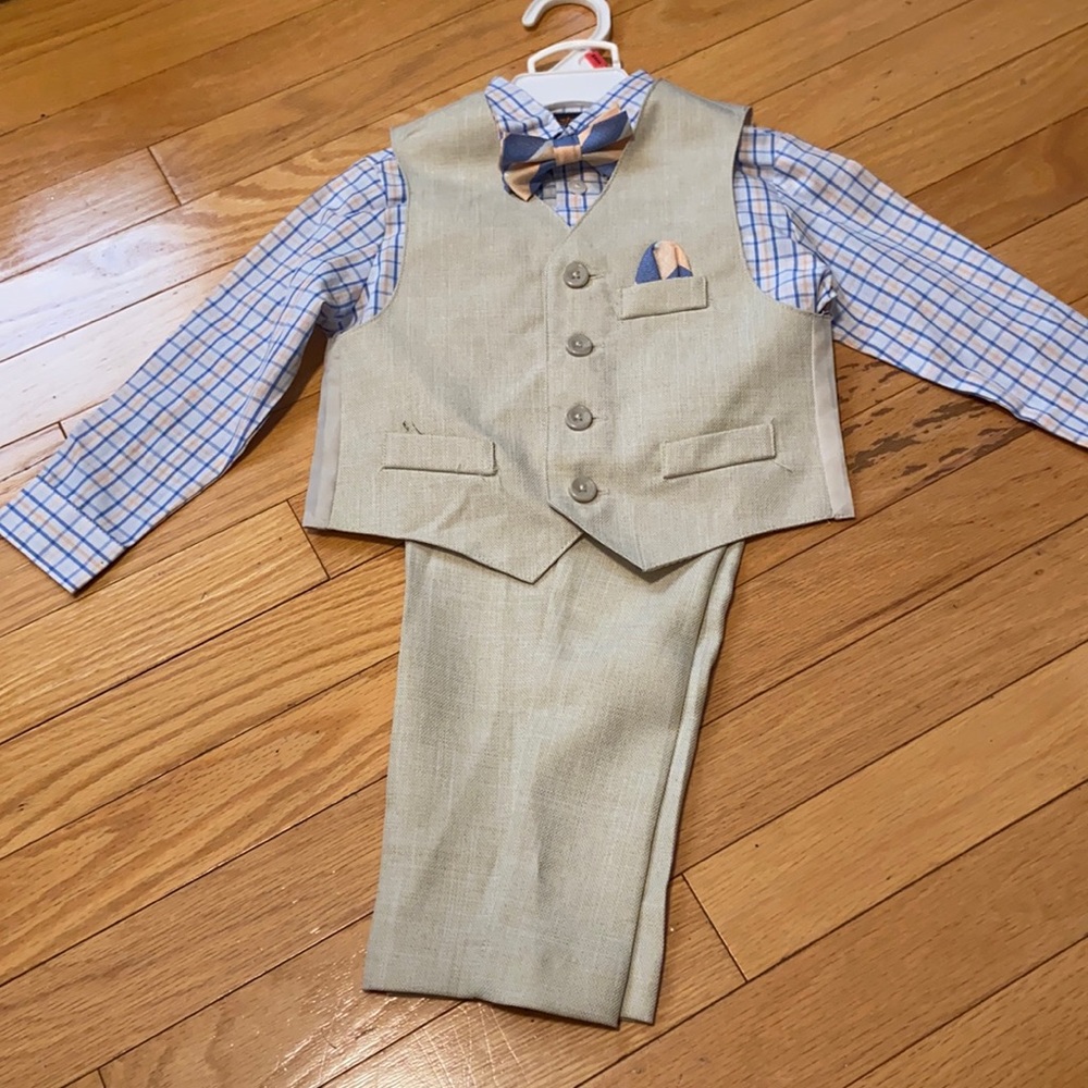 NWT Dockers 4 piece kids set